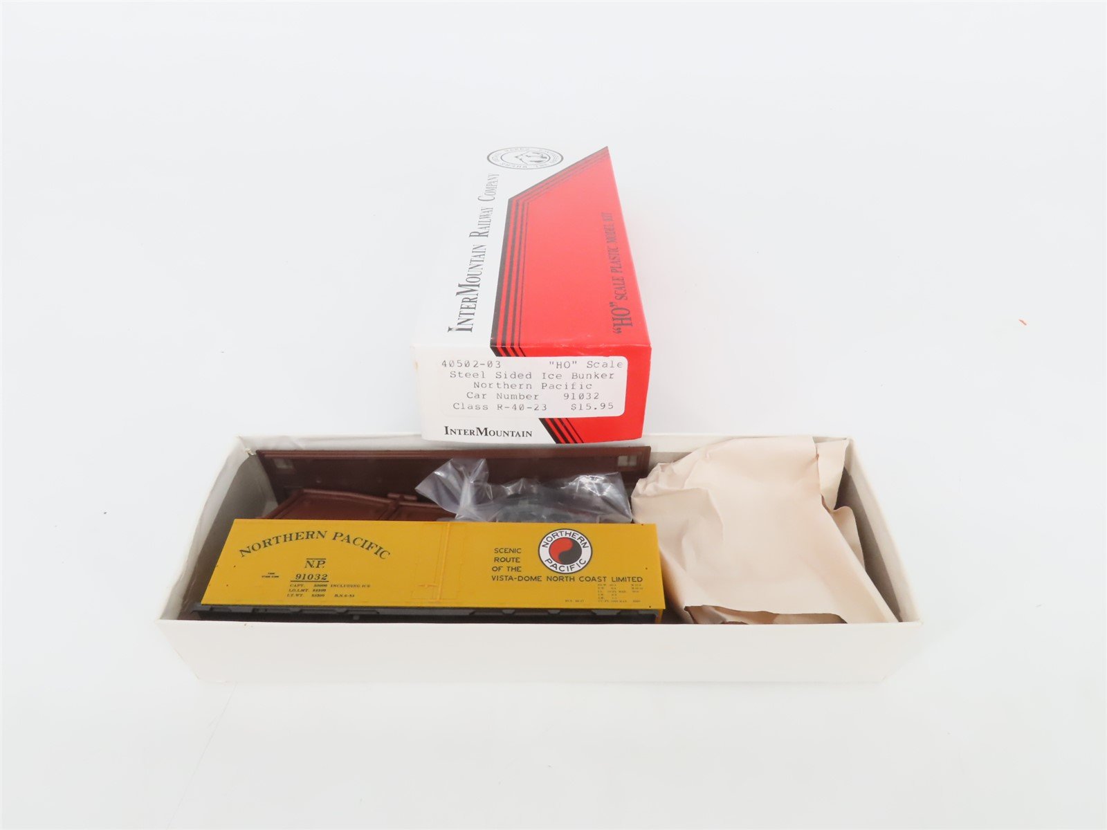 HO Scale InterMountain Kit 40502-03 NP Northern Pacific Ice Bunker Reefer #91032