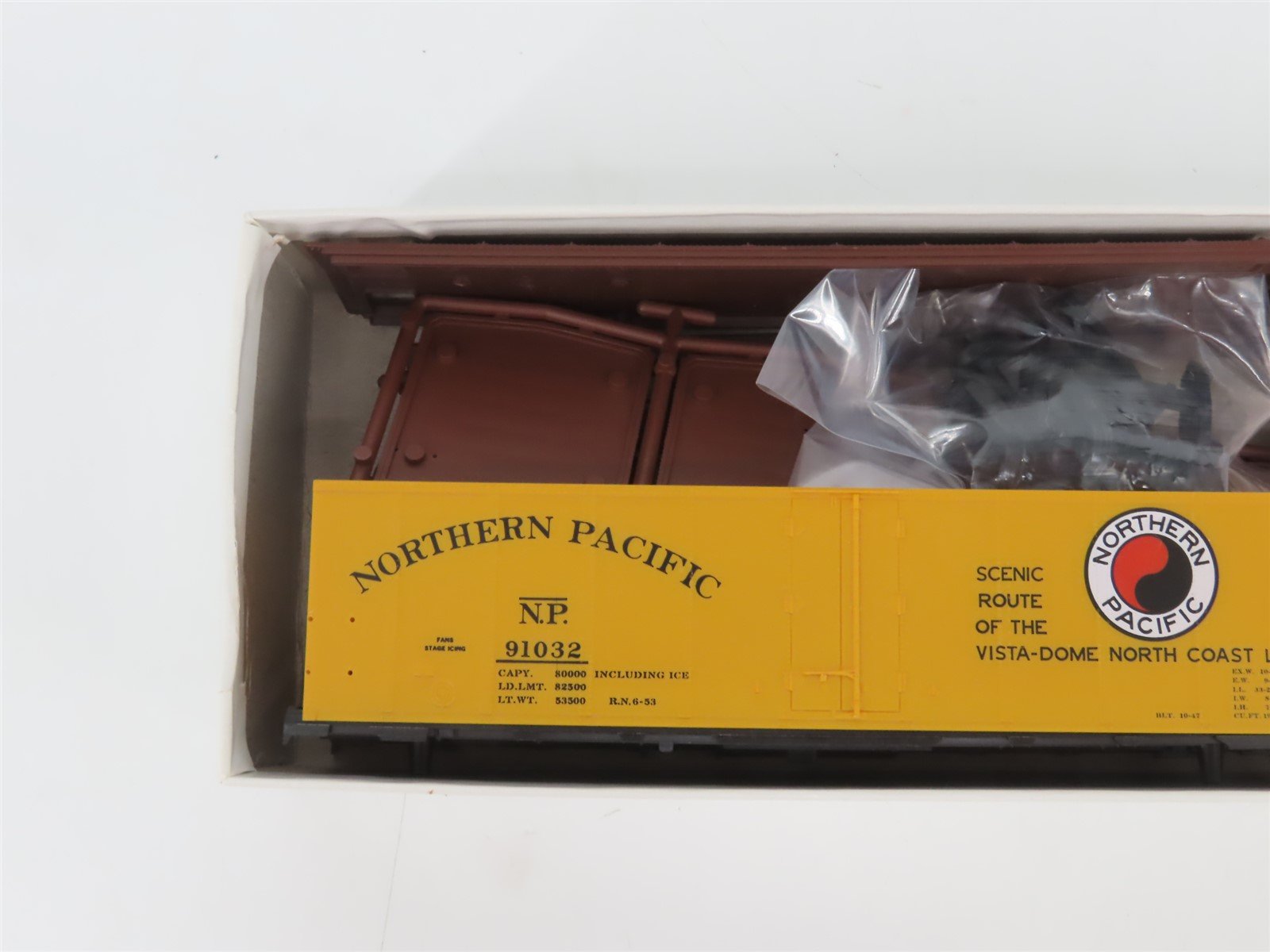 HO Scale InterMountain Kit 40502-03 NP Northern Pacific Ice Bunker Reefer #91032
