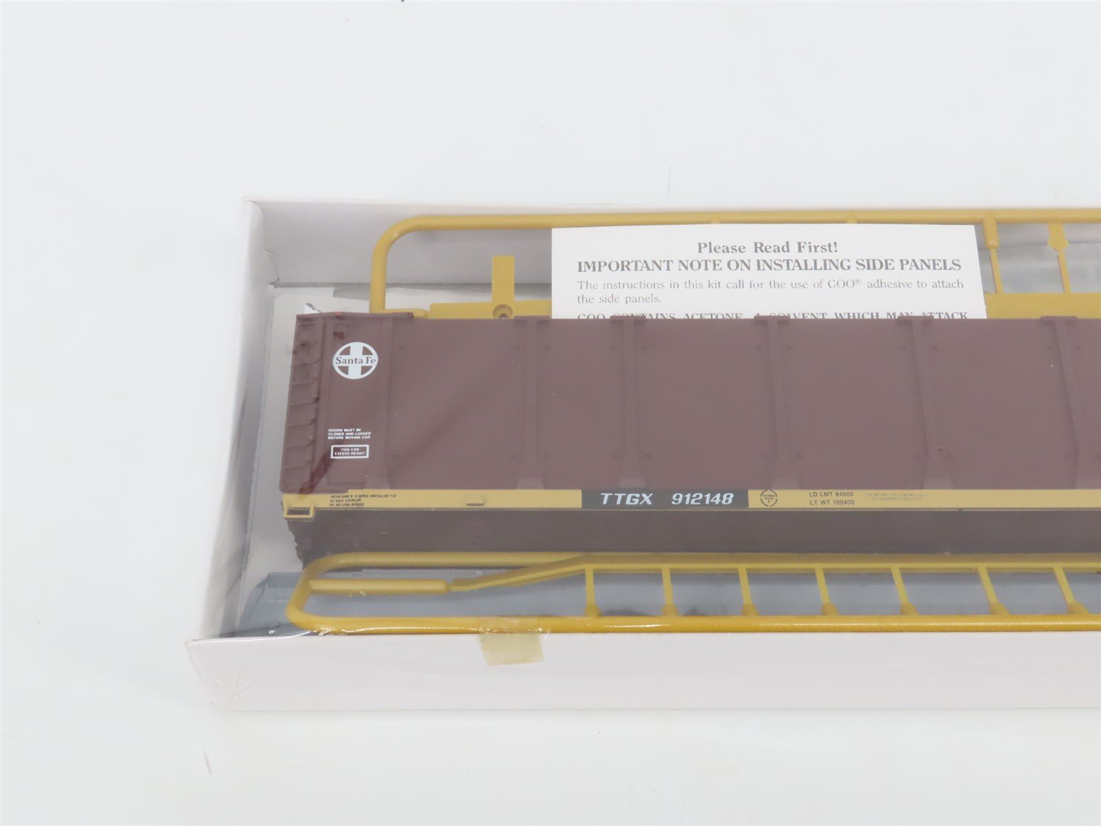 HO Scale Walthers Kit 932-4812 TTGX TTX ATSF 89' Enclosed Auto Carrier #912148