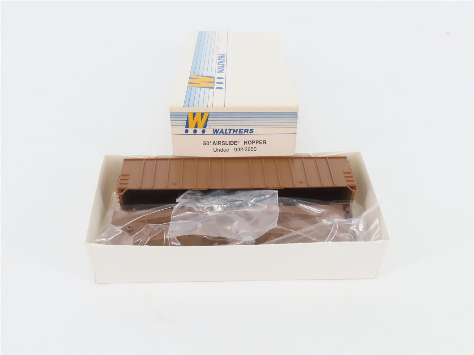 HO Scale Walthers Kit 932-3650 Undecorated 50' Airslide Hopper