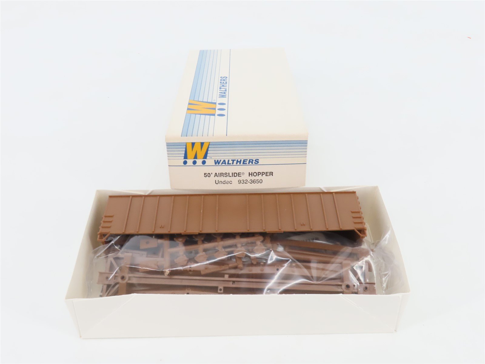 HO Scale Walthers Kit 932-3650 Undecorated 50' Airslide Hopper