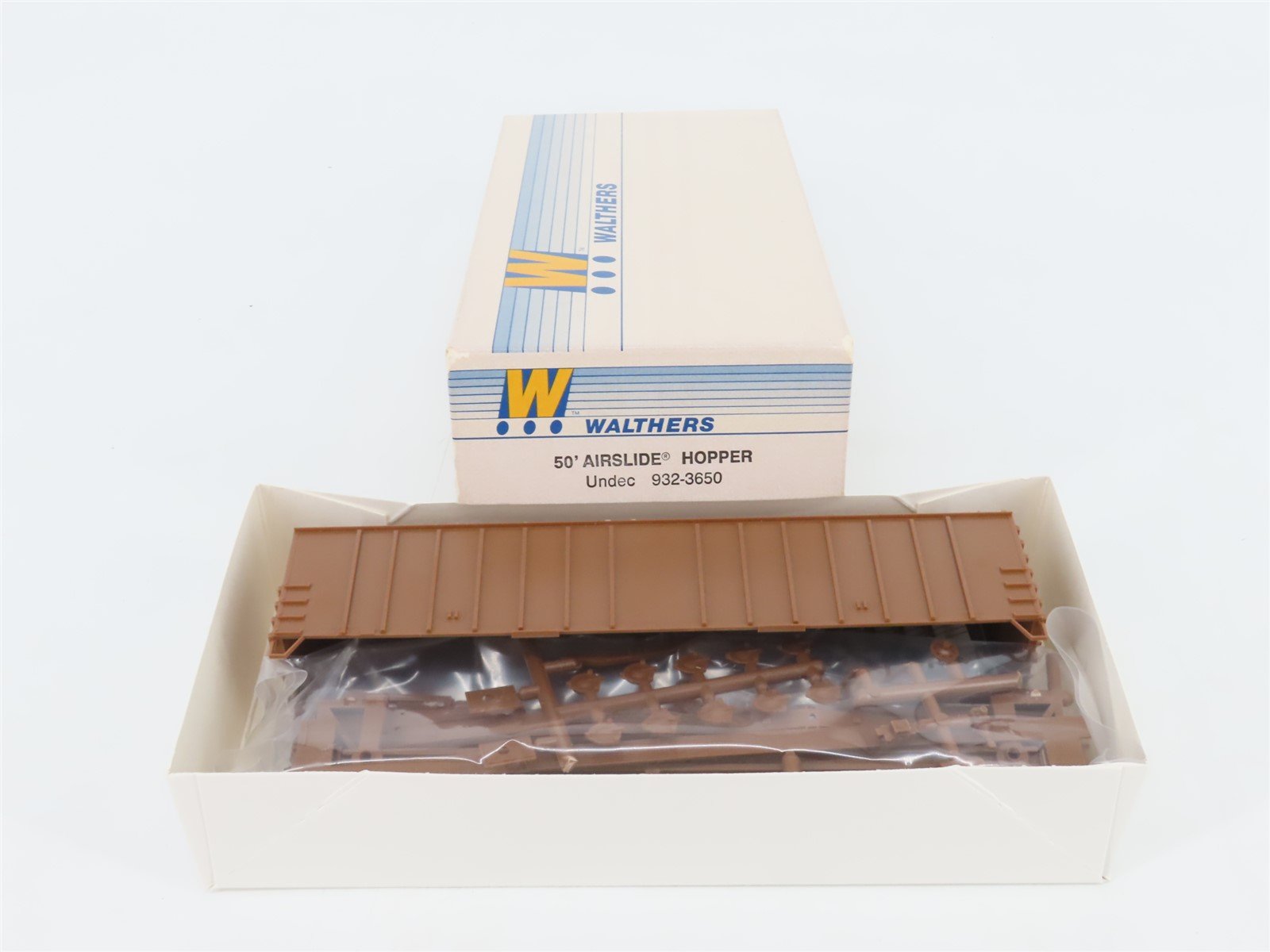 HO Scale Walthers Kit 932-3650 Undecorated 50' Airslide Hopper