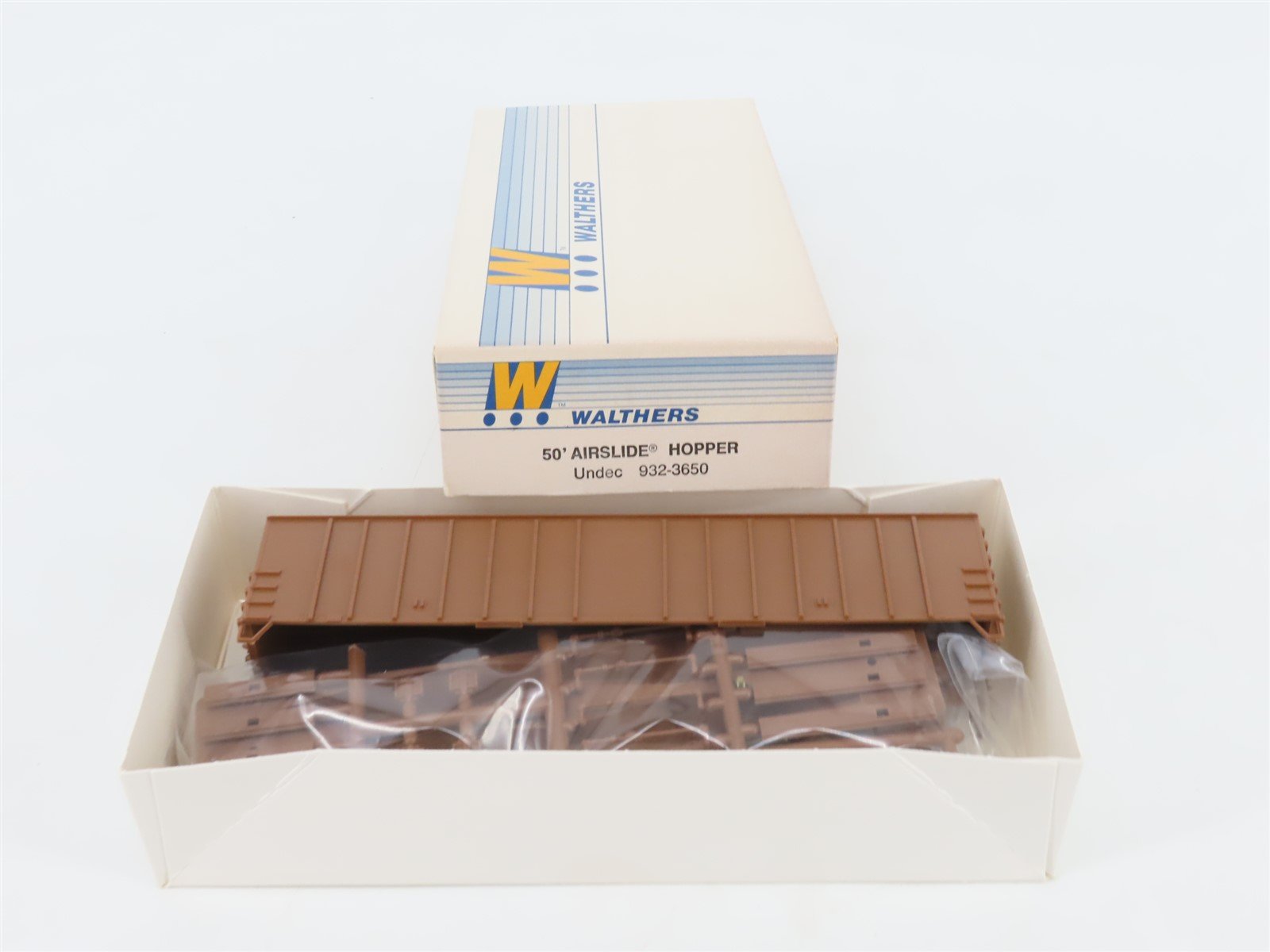 HO Scale Walthers Kit 932-3650 Undecorated 50' Airslide Hopper