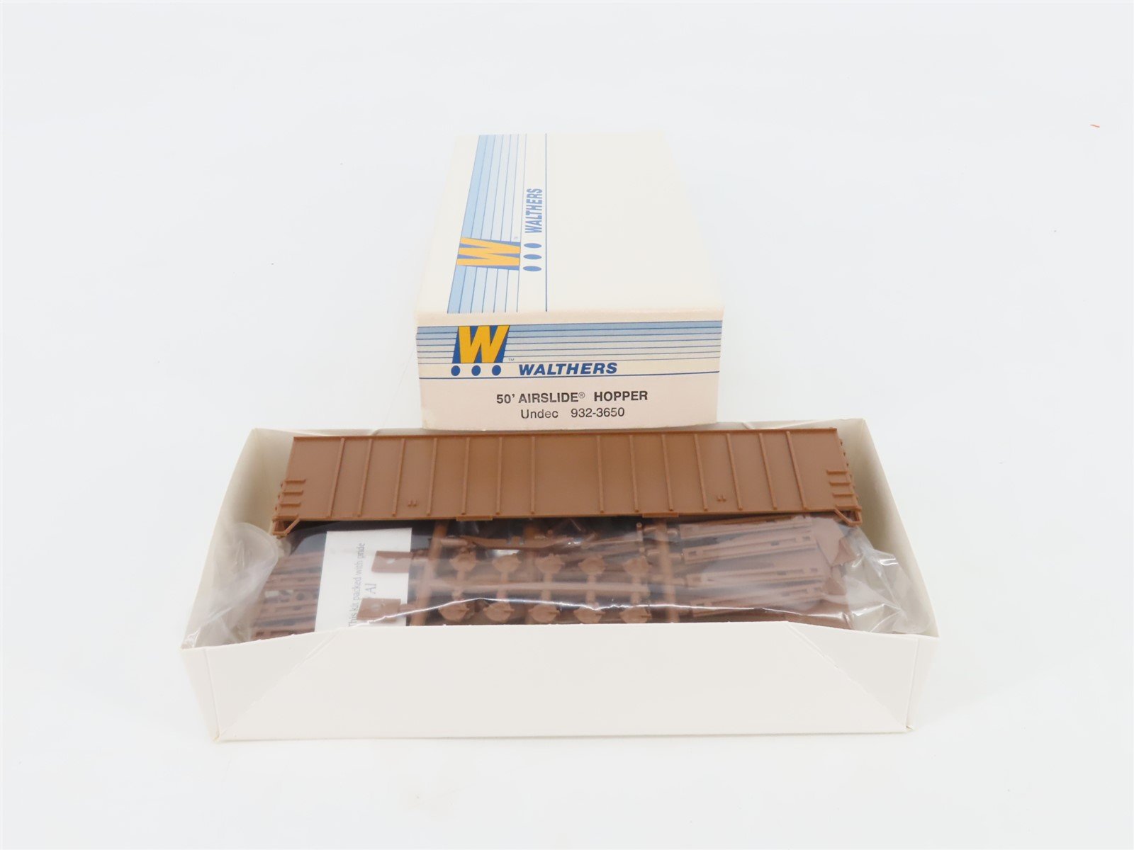 HO Scale Walthers Kit 932-3650 Undecorated 50' Airslide Hopper