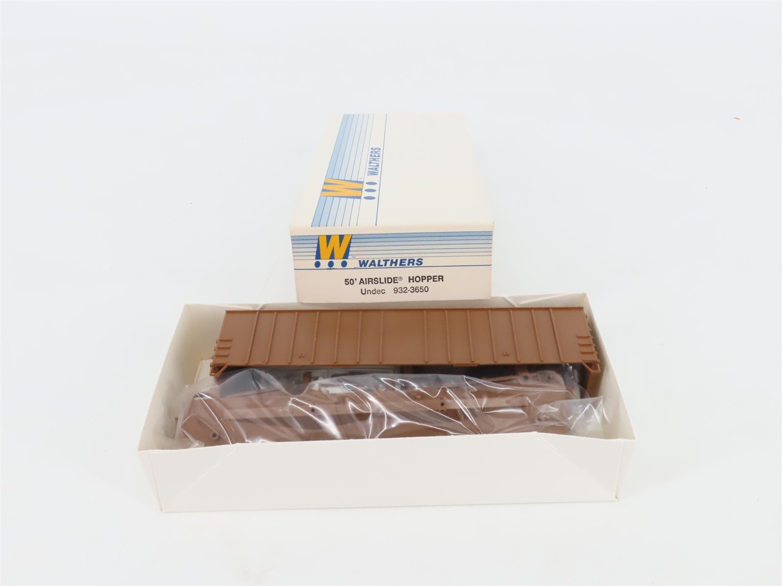 HO Scale Walthers Kit 932-3650 Undecorated 50' Airslide Hopper