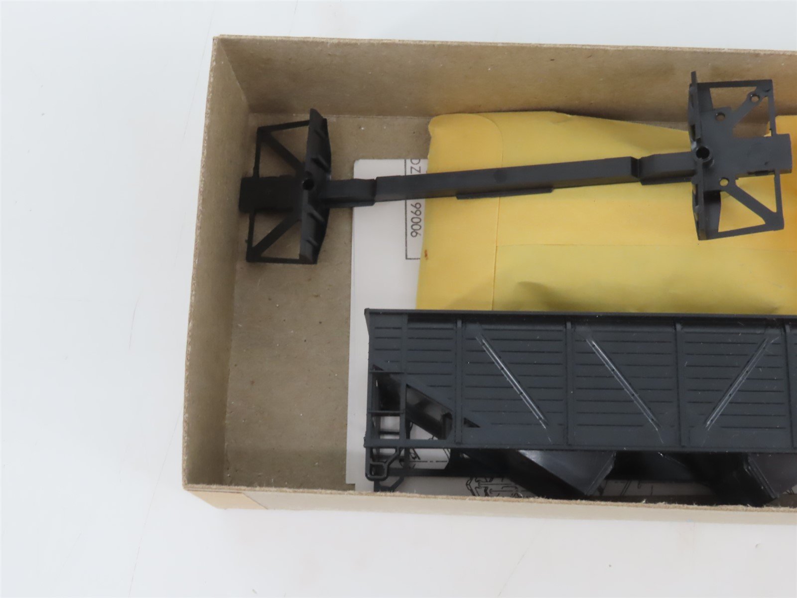 HO Scale Athearn Kit 5420 Undecorated 34' Composite Side 2-Bay Open Hopper