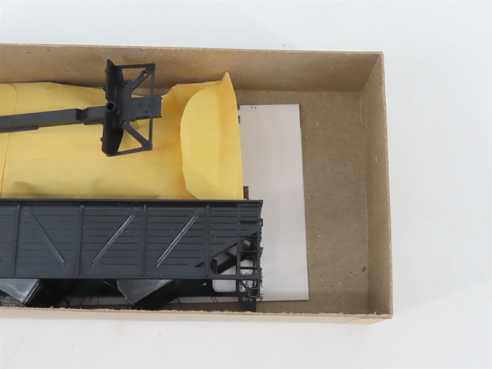 HO Scale Athearn Kit 5420 Undecorated 34' Composite Side 2-Bay Open Hopper
