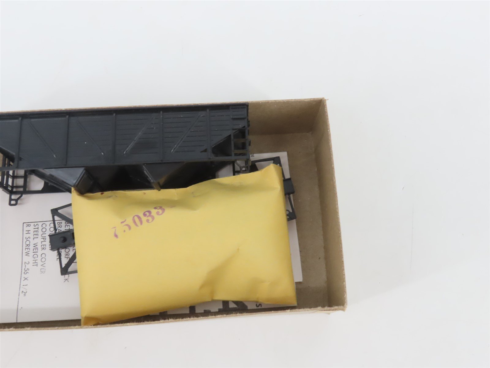 HO Scale Athearn Kit 5420 Undecorated 34' Composite Side 2-Bay Open Hopper