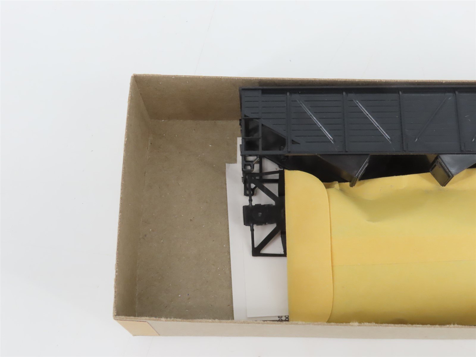 HO Scale Athearn Kit 5420 Undecorated 34' Composite Side 2-Bay Open Hopper