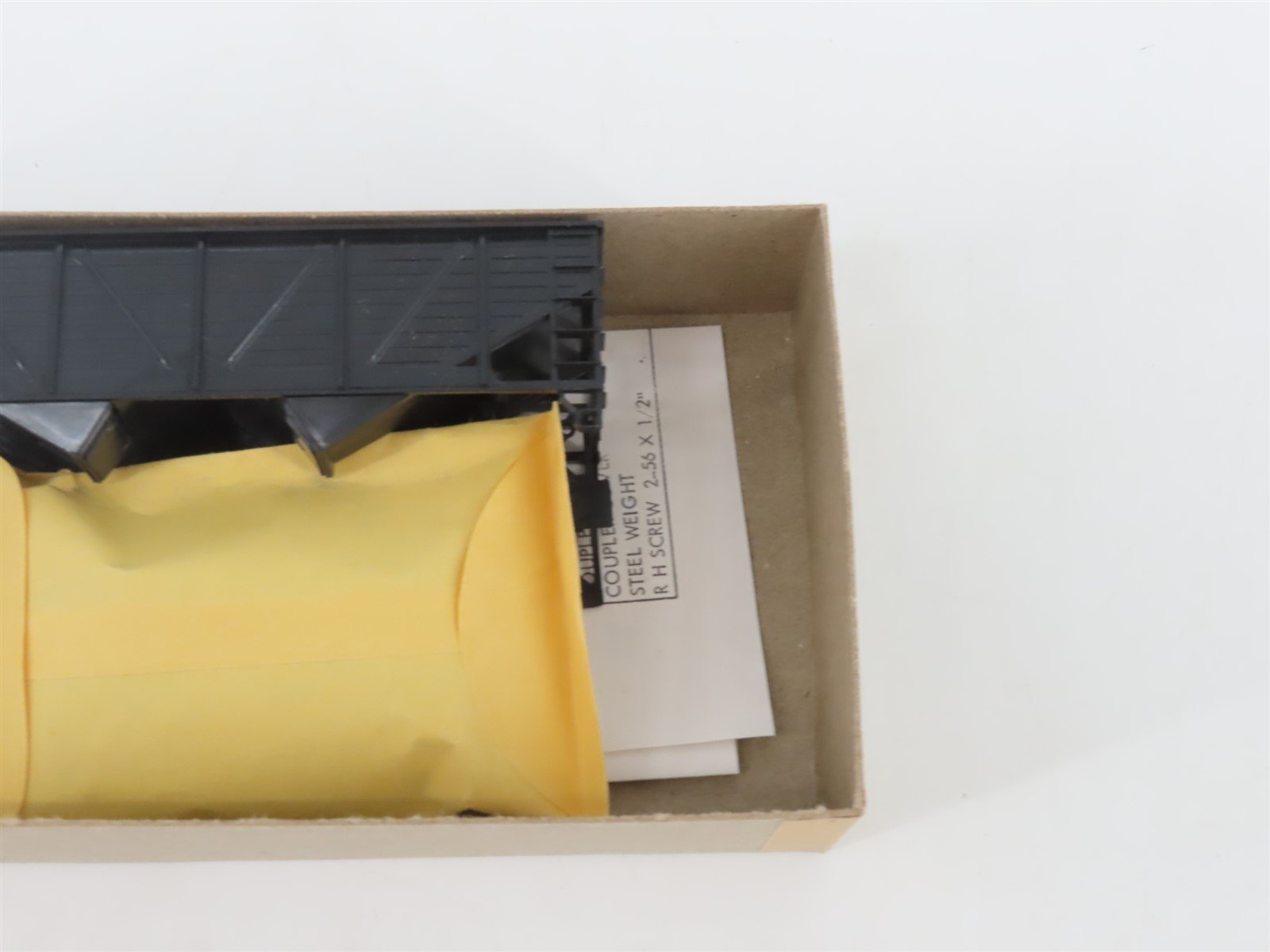 HO Scale Athearn Kit 5420 Undecorated 34' Composite Side 2-Bay Open Hopper