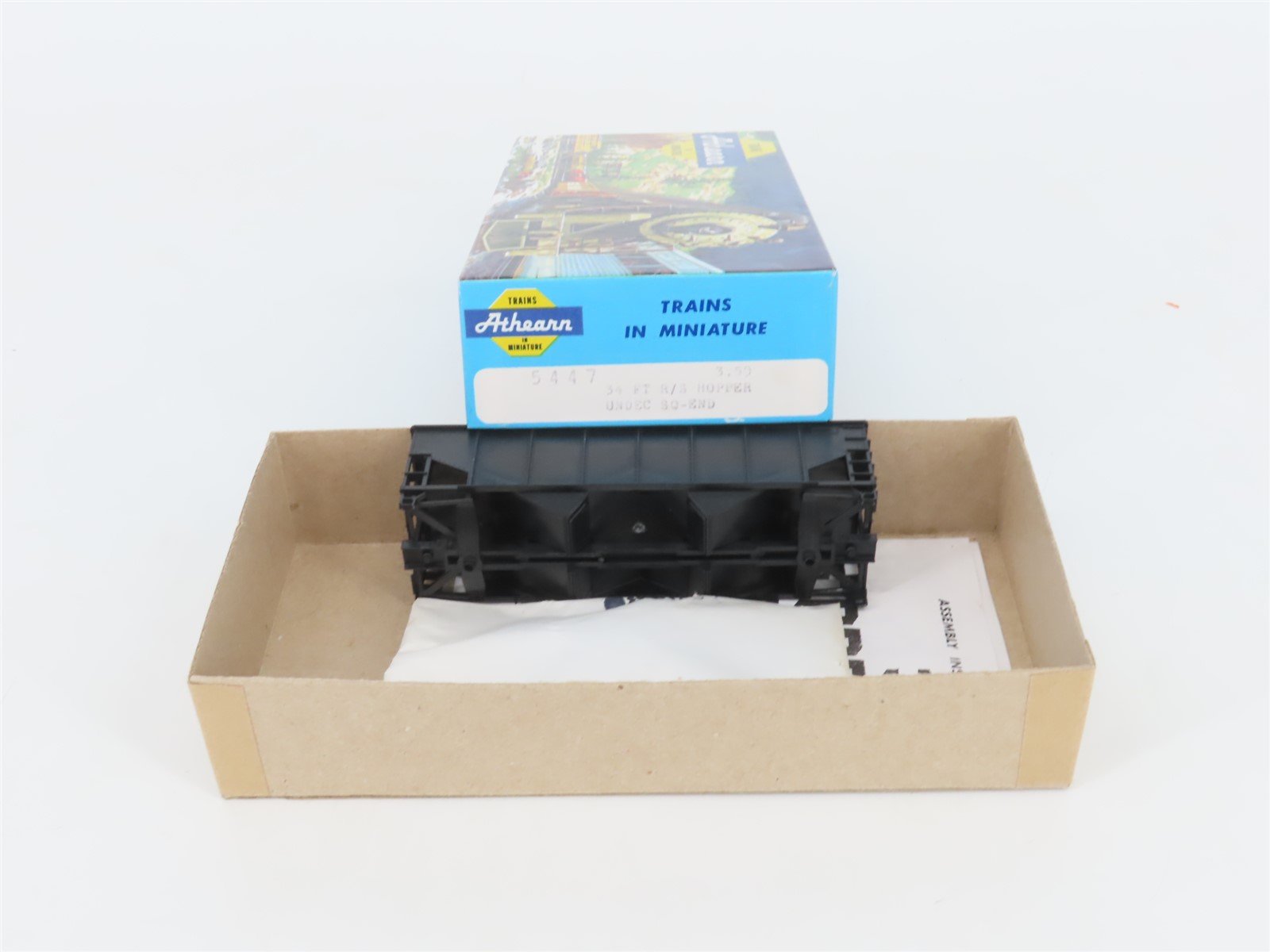 HO Scale Athearn Kit 5447 Undecorated 34' Rib Side 2-Bay Open Hopper
