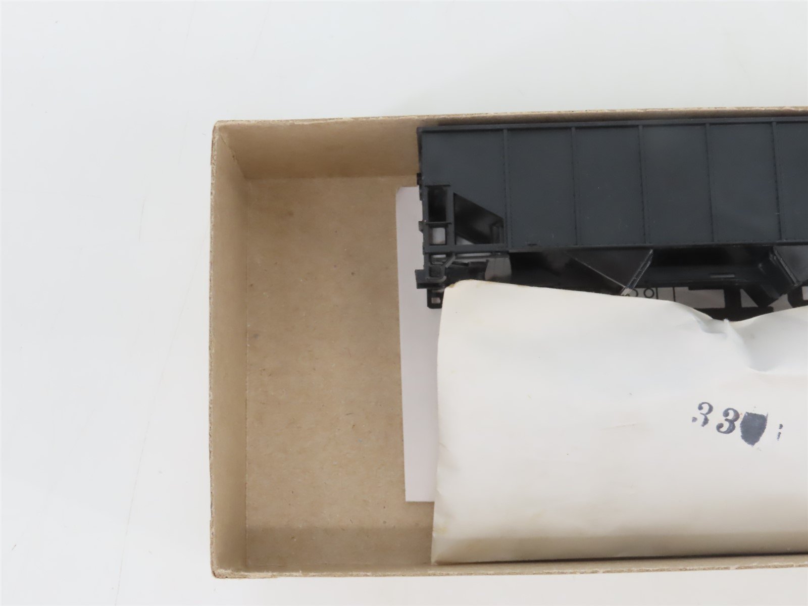 HO Scale Athearn Kit 5447 Undecorated 34' Rib Side 2-Bay Open Hopper