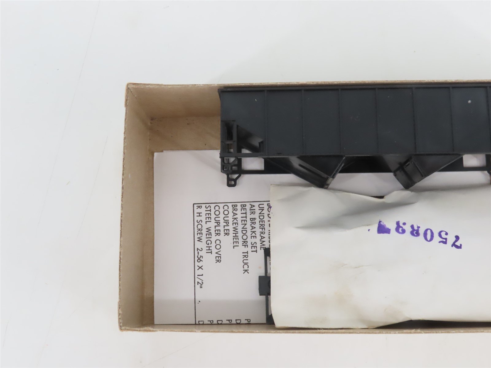 HO Scale Athearn Kit 5447 Undecorated 34' Rib Side 2-Bay Open Hopper