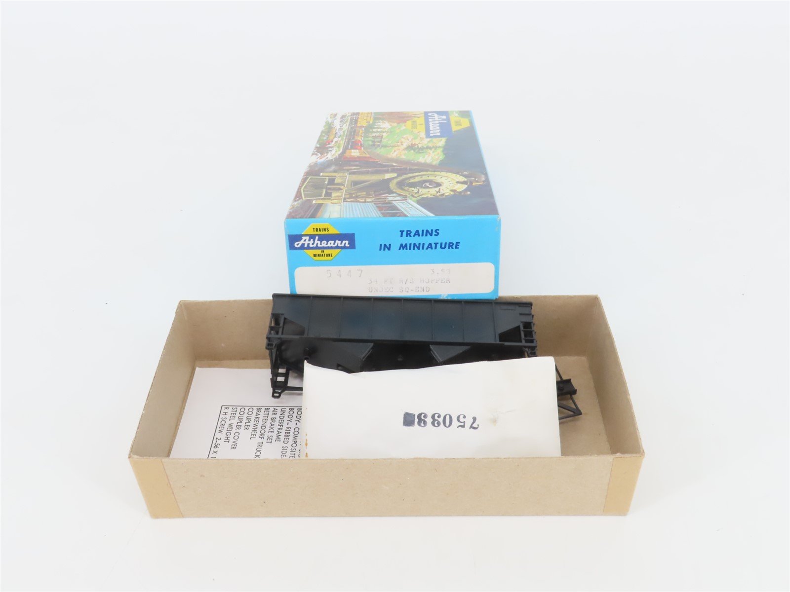 HO Scale Athearn Kit 5447 Undecorated 34' Rib Side 2-Bay Open Hopper
