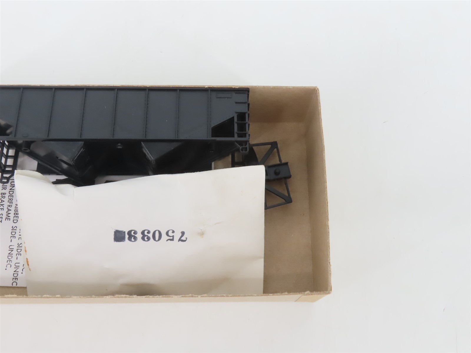 HO Scale Athearn Kit 5447 Undecorated 34' Rib Side 2-Bay Open Hopper
