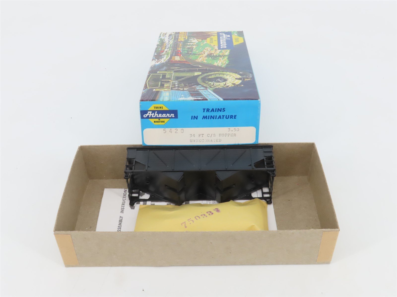 HO Scale Athearn Kit 5420 Undecorated 34' Composite Side 2-Bay Open Hopper