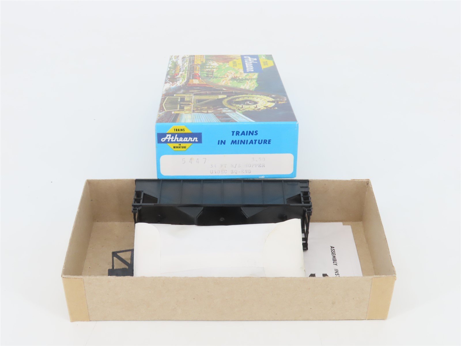 HO Scale Athearn Kit 5447 Undecorated 34' 2-Bay Rib Side Open Hopper