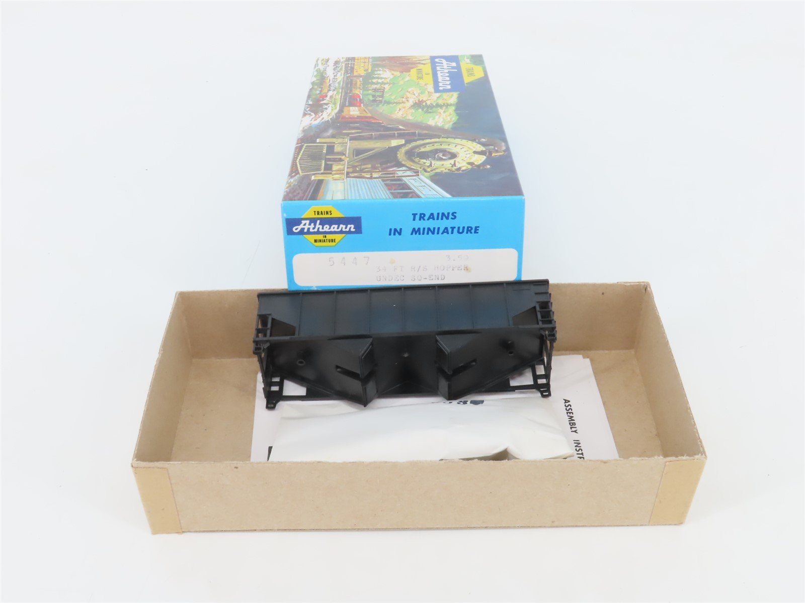 HO Scale Athearn Kit 5447 Undecorated 34' 2-Bay Rib Side Open Hopper