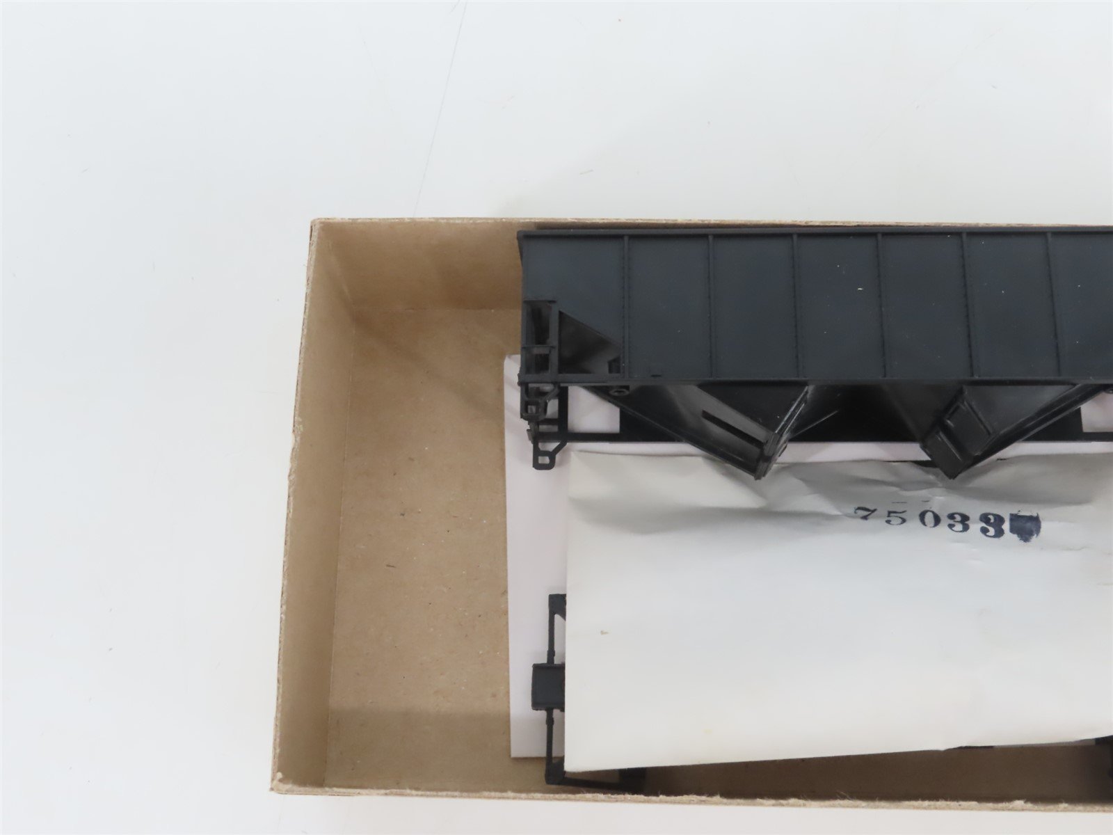HO Scale Athearn Kit 5447 Undecorated 34' 2-Bay Rib Side Open Hopper
