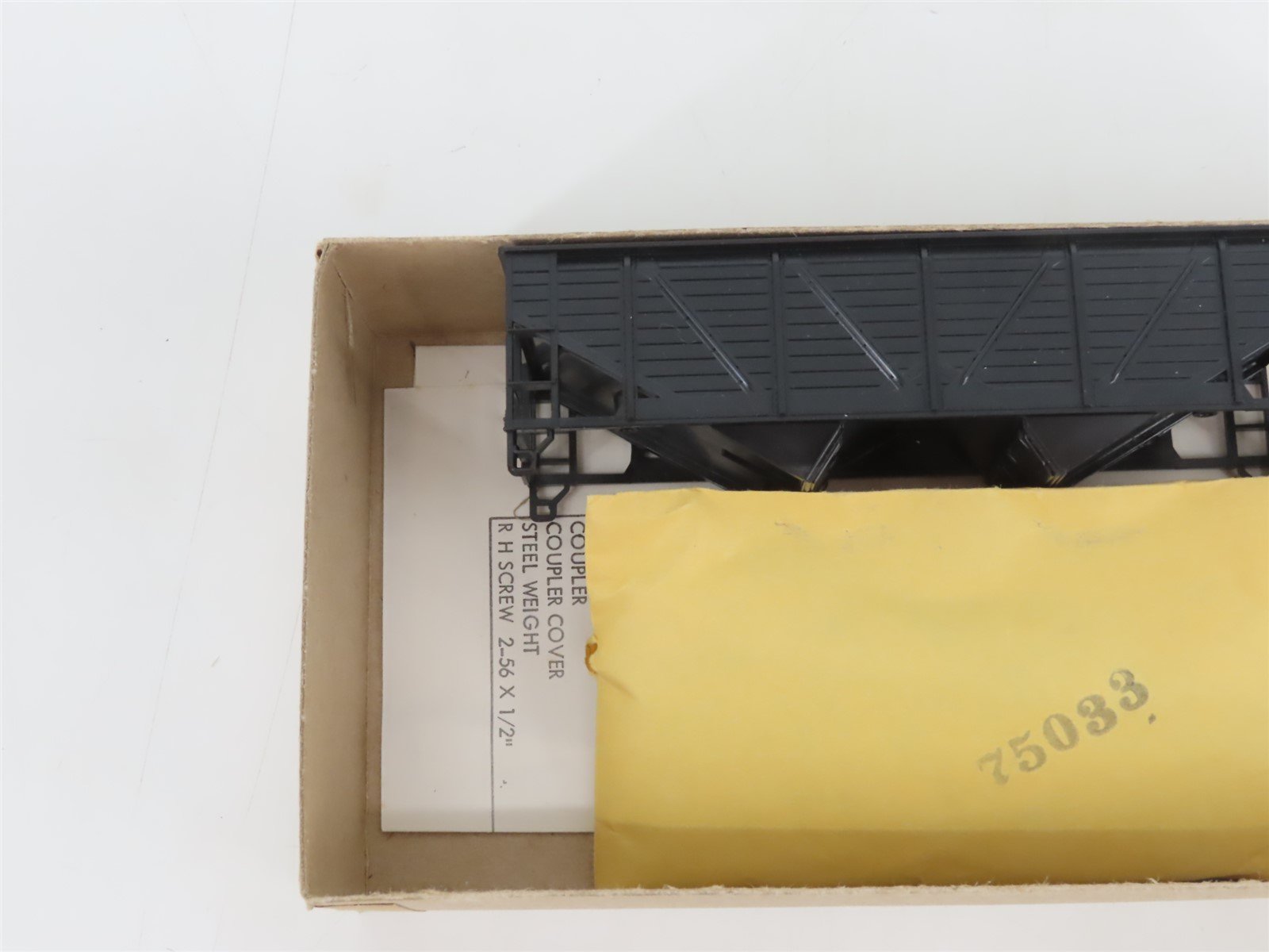 HO Scale Athearn Kit 5420 Undecorated 34' 2-Bay Composite Side Open Hopper