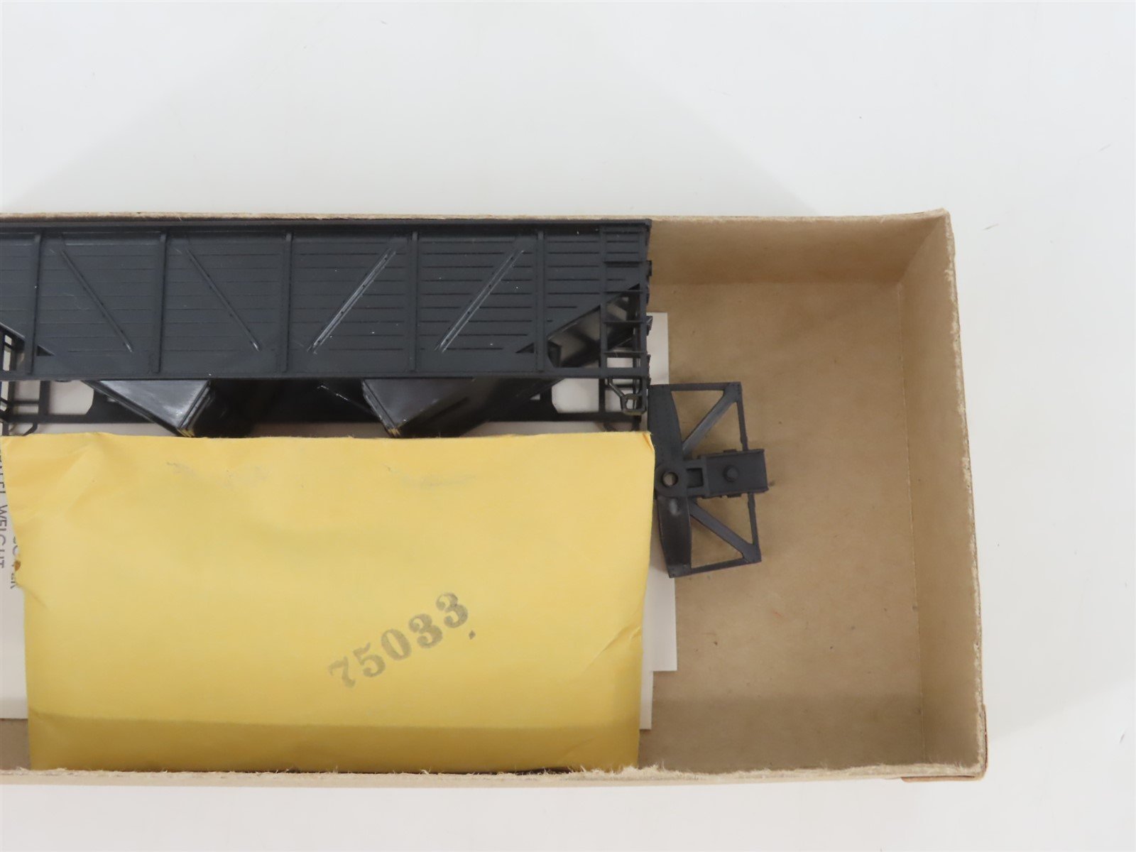 HO Scale Athearn Kit 5420 Undecorated 34' 2-Bay Composite Side Open Hopper