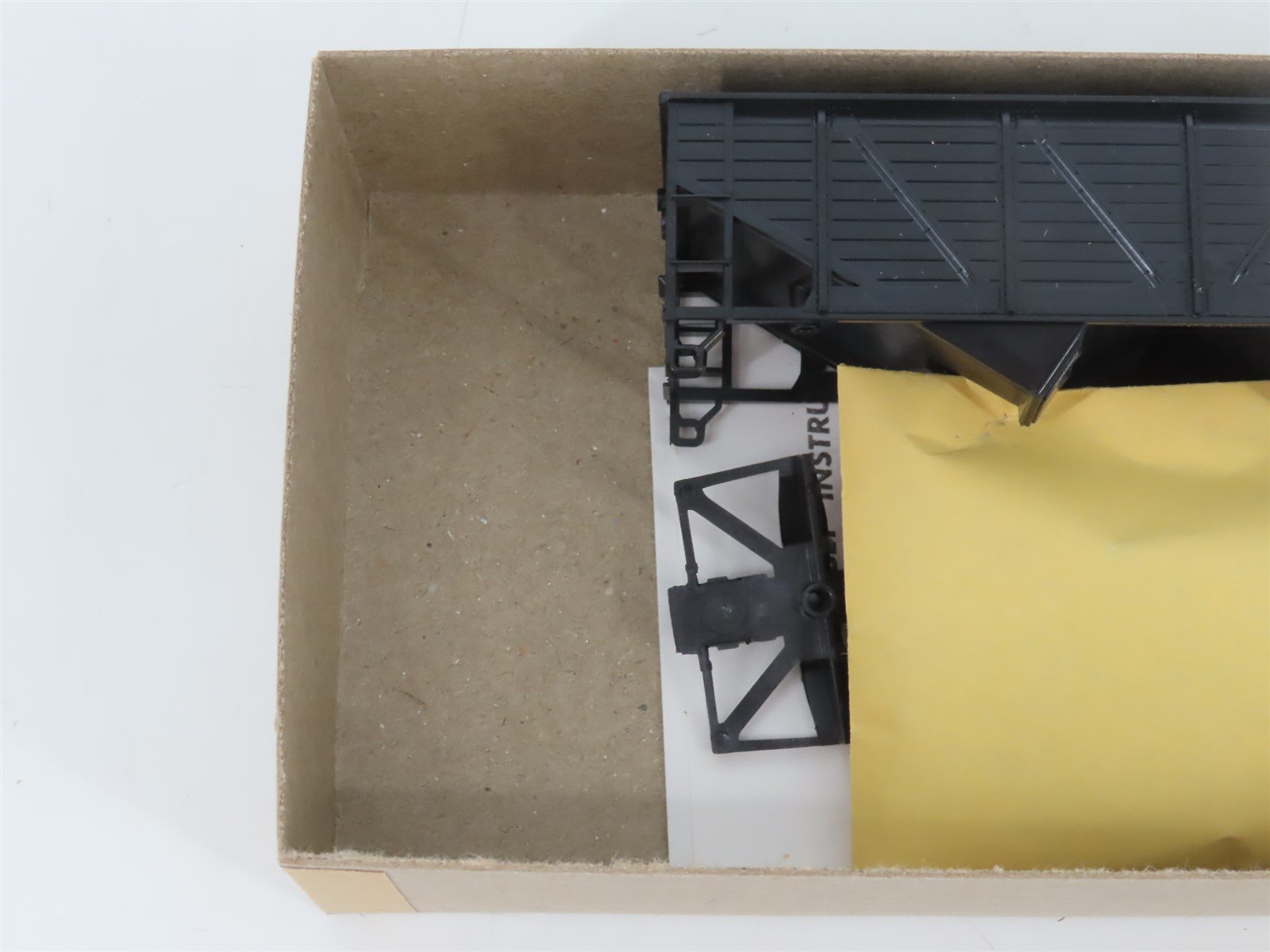HO Scale Athearn Kit 5420 Undecorated 34' 2-Bay Composite Side Open Hopper