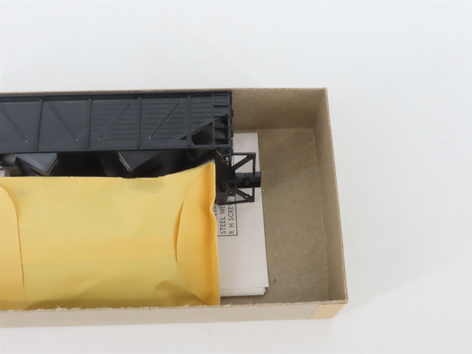 HO Scale Athearn Kit 5420 Undecorated 34' 2-Bay Composite Side Open Hopper