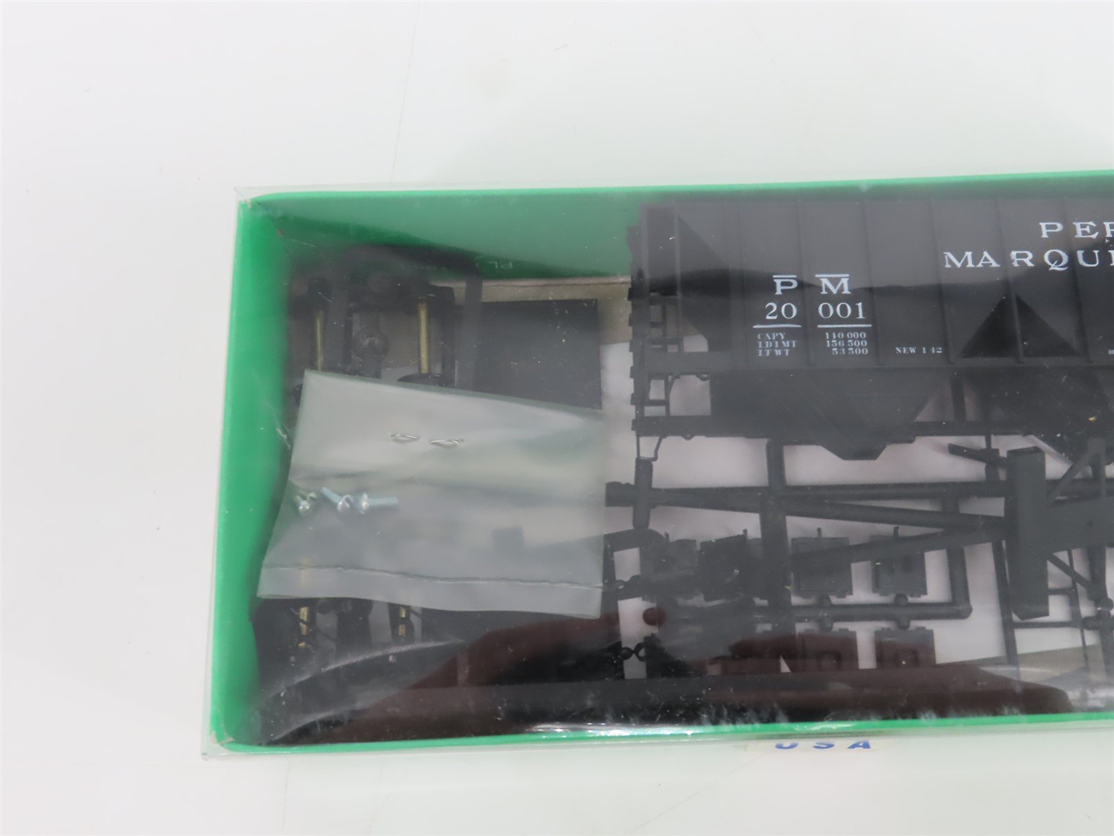 HO Scale Bowser Kit 55633 PM Pere Marquette 70-Ton 2-Bay Covered Hopper #20001