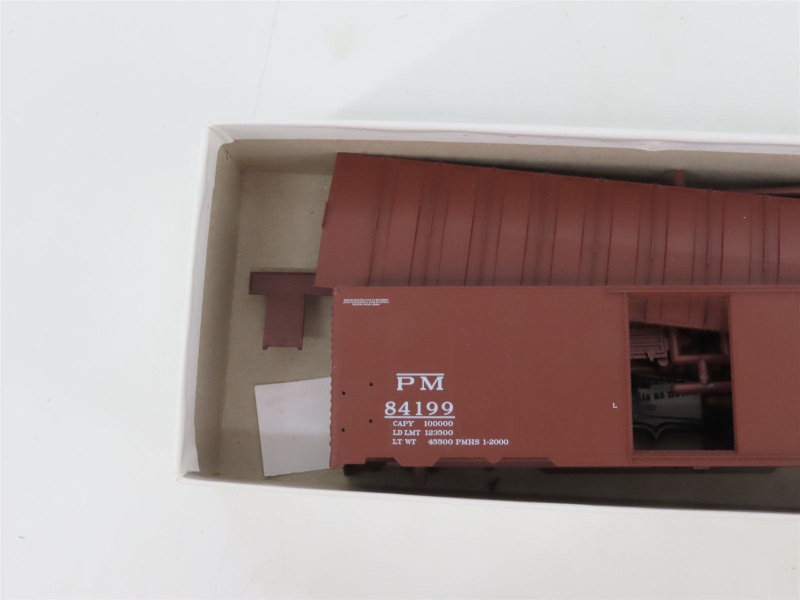 HO Scale Red Caboose Kit RC-9556 PM Pere Marquette 1937 AAR 40' Box Car #84199