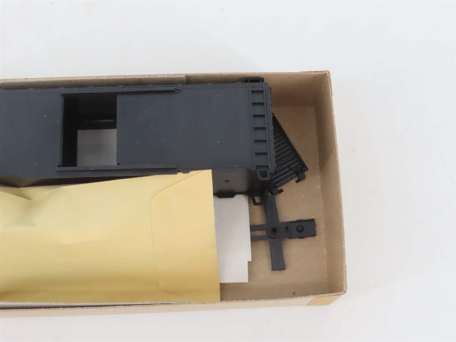 HO Scale Athearn Kit 1200 Undecorated 40' Box Car
