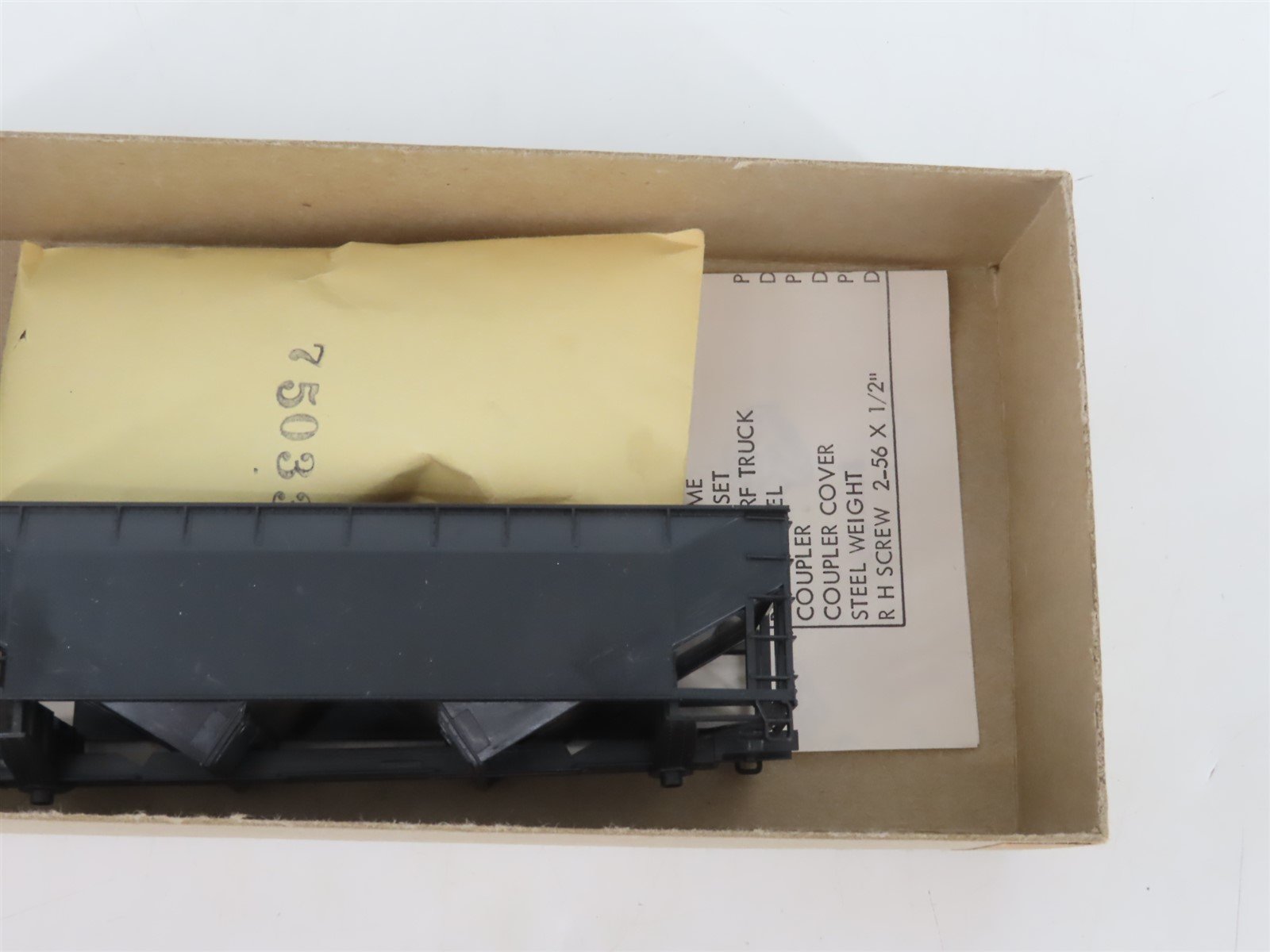HO Scale Athearn Kit 5400 Undecorated 34' 2-Bay Offset Side Open Hopper