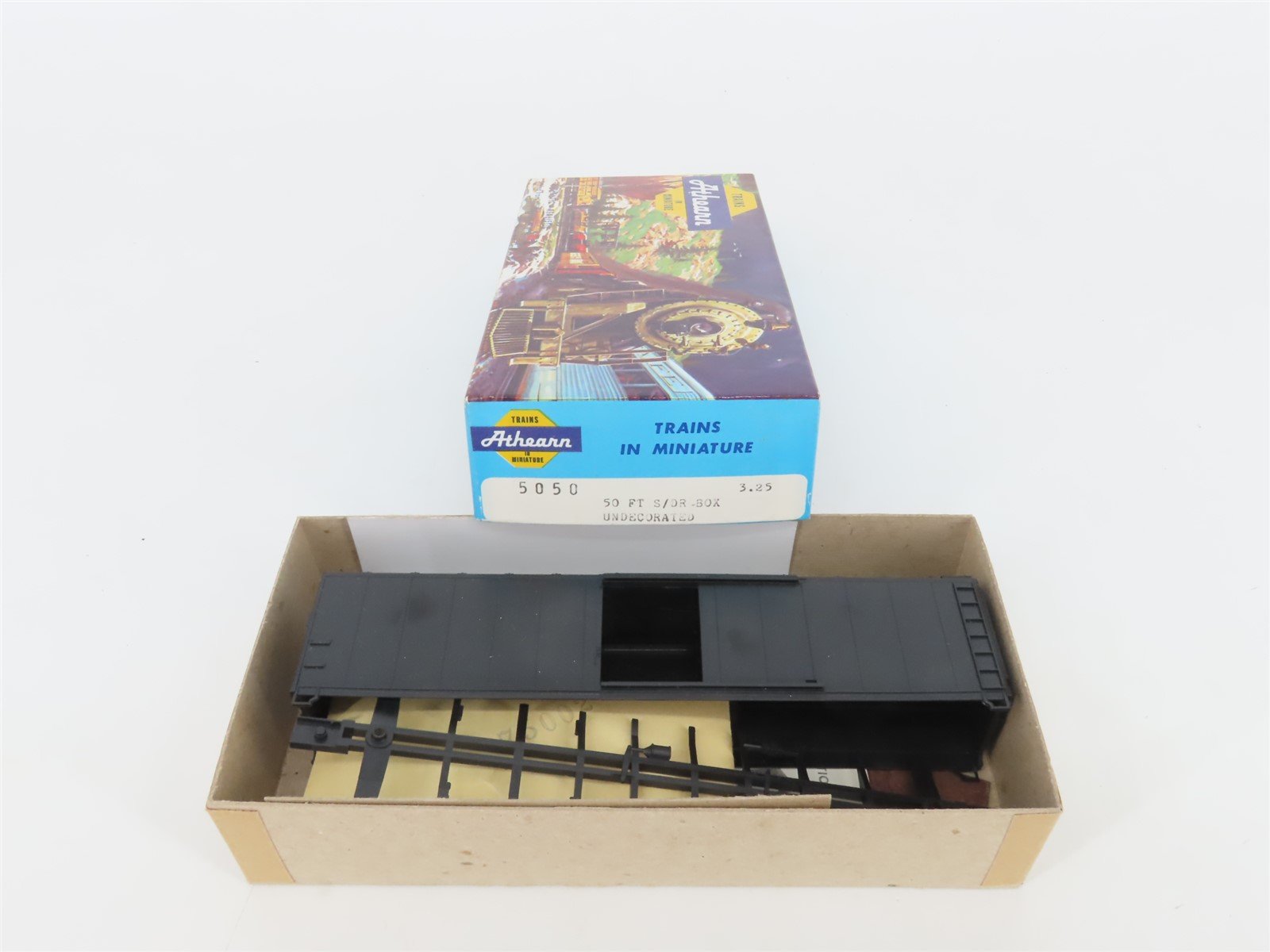 HO Scale Athearn Kit 5050 Undecorated Black 50' Single Door Box Car