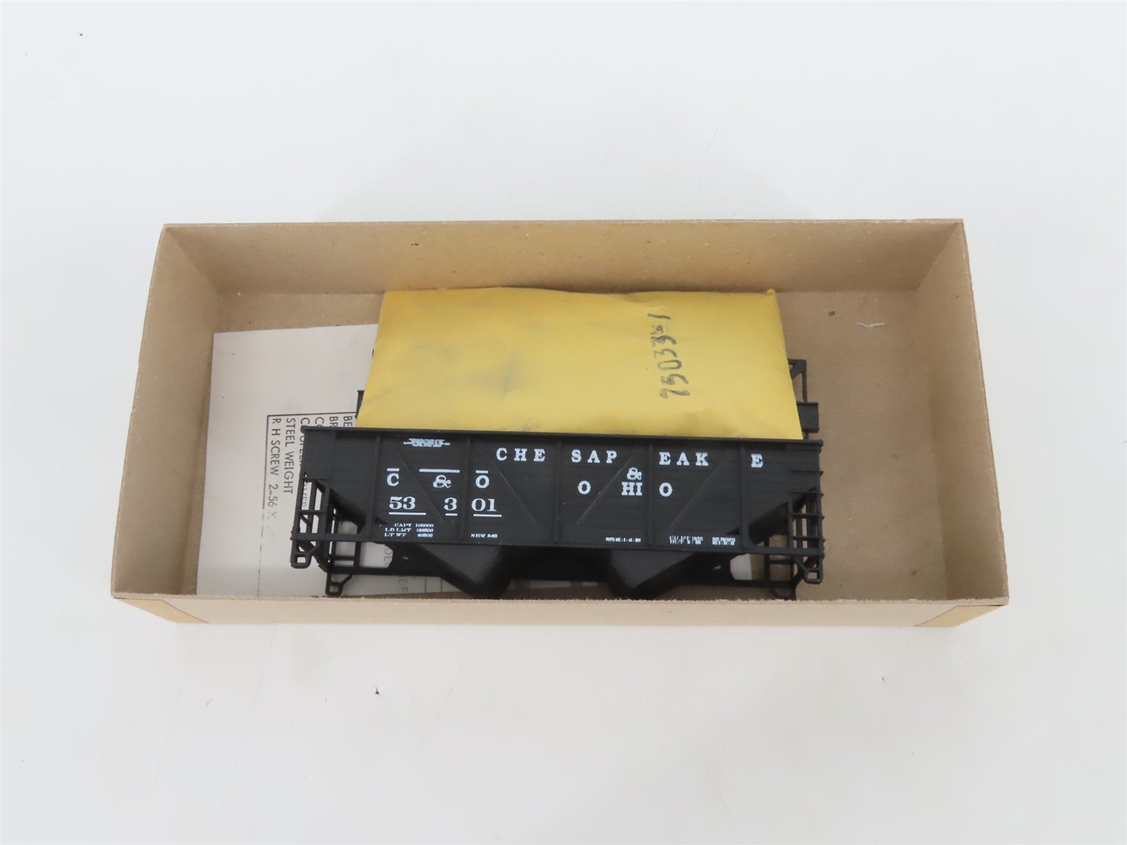 HO Scale Athearn Kit C&O Chesapeake & Ohio 34' 2-Bay Open Hopper #53301