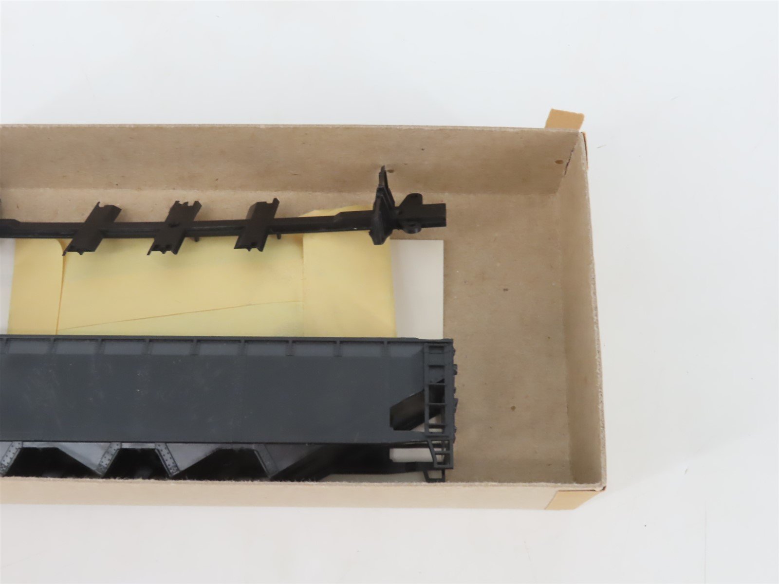 HO Scale Athearn Kit 1749 Undecorated Black 4-Bay Open Hopper