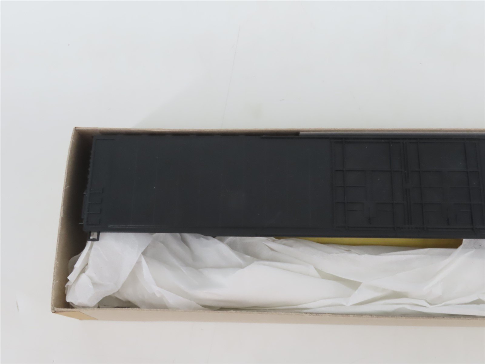 HO Scale Athearn Kit 1974 Undecorated Black 86' Hi-Cube 4-Door Box Car