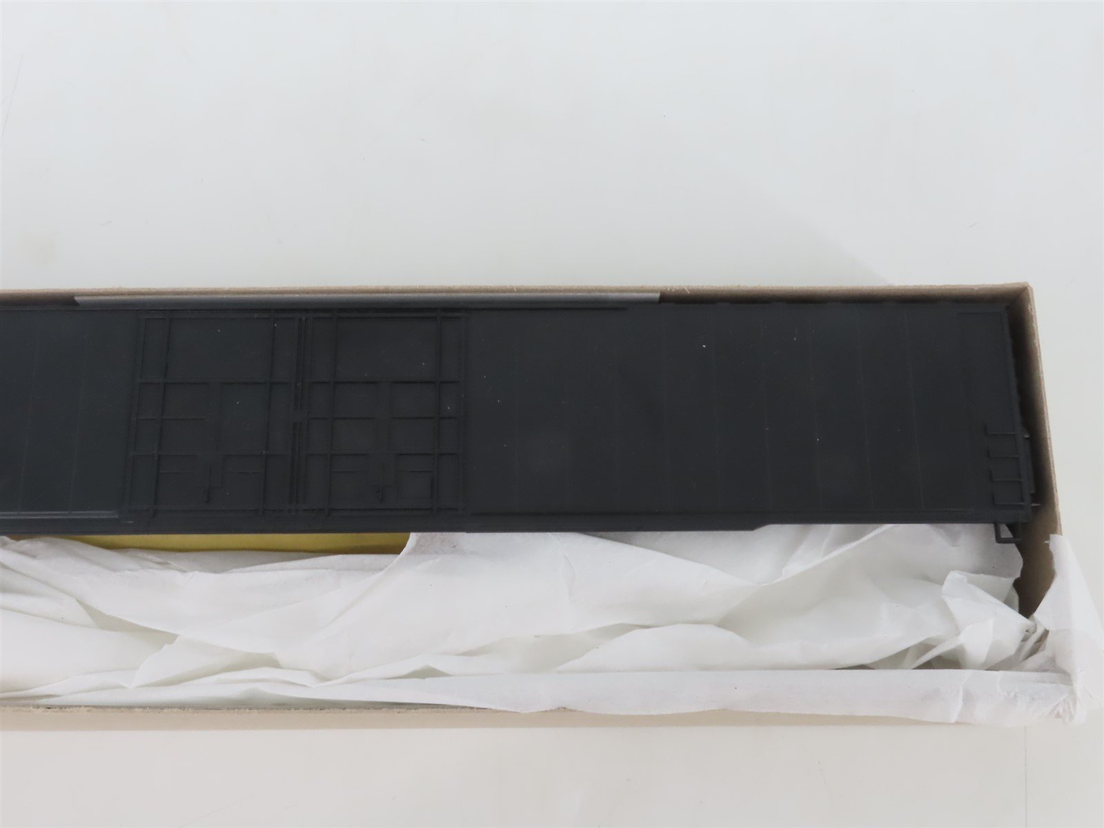 HO Scale Athearn Kit 1974 Undecorated Black 86' Hi-Cube 4-Door Box Car