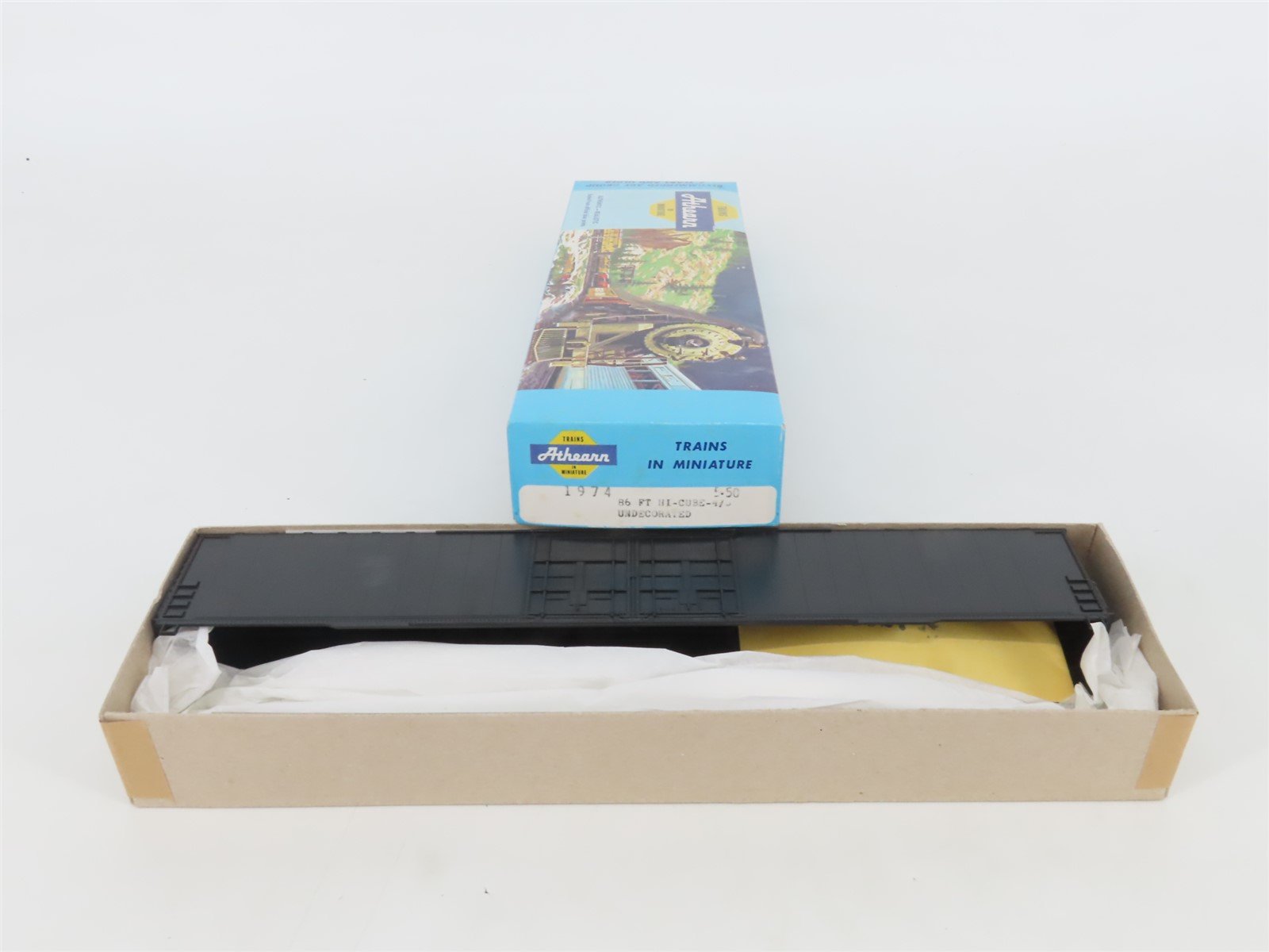 HO Scale Athearn Kit 1974 Undecorated Black 86' Hi-Cube 4-Door Box Car