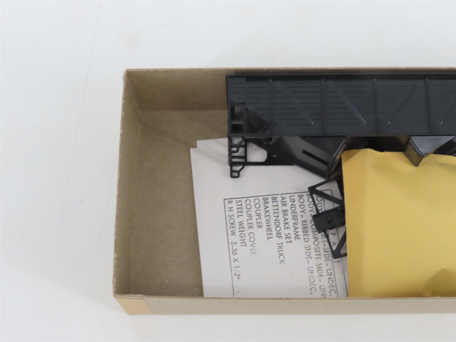 HO Scale Athearn Kit 5420 Undecorated Black 34' 2-Bay Composite Side Hopper