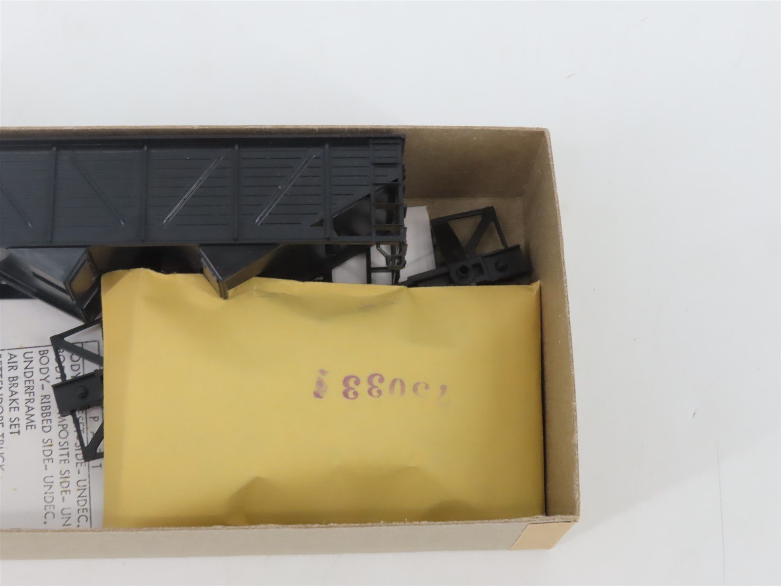 HO Scale Athearn Kit 5420 Undecorated Black 34' 2-Bay Composite Side Hopper