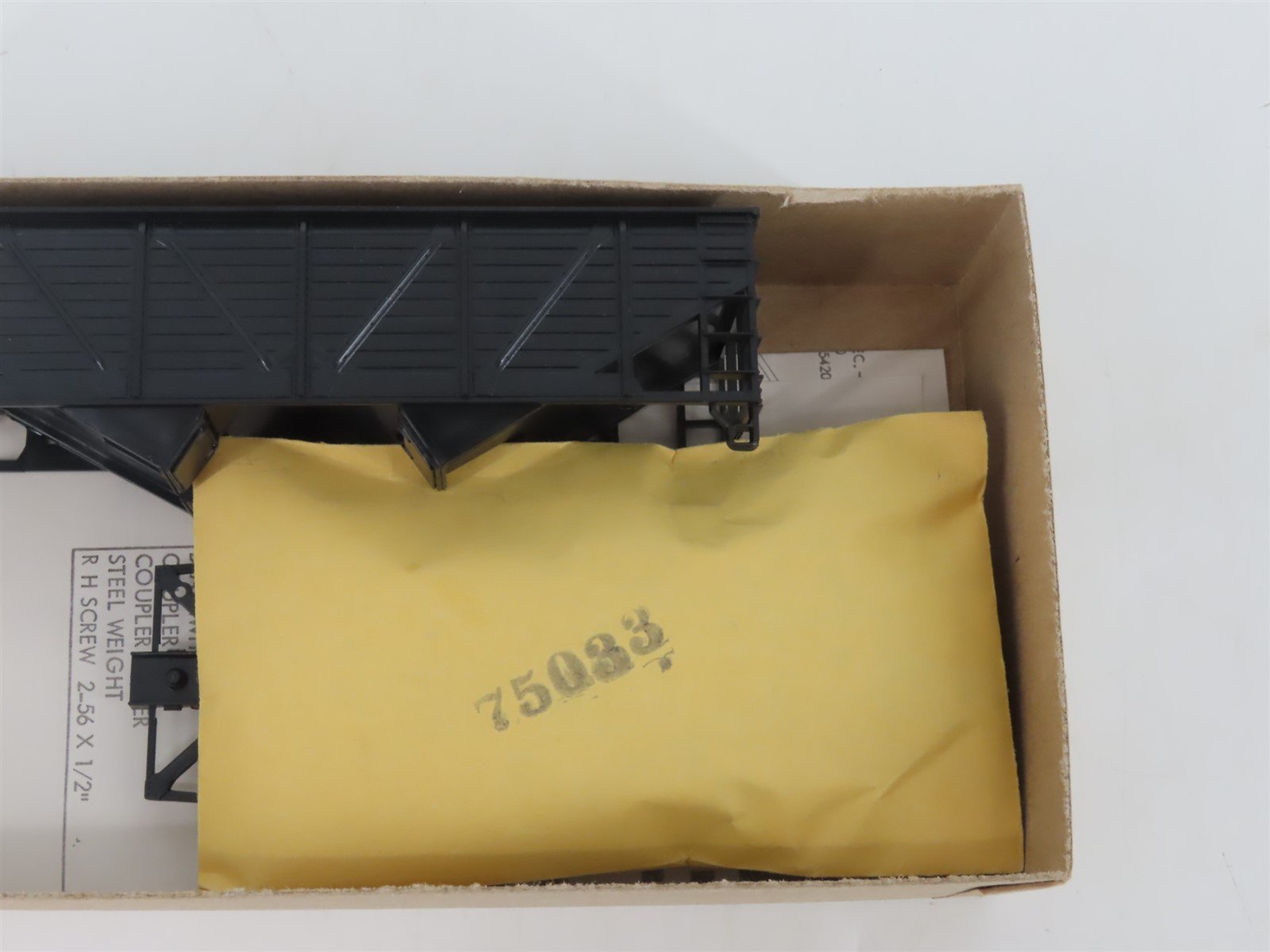 HO Scale Athearn Kit 5420 Undecorated Black 34' 2-Bay Composite Side Hopper