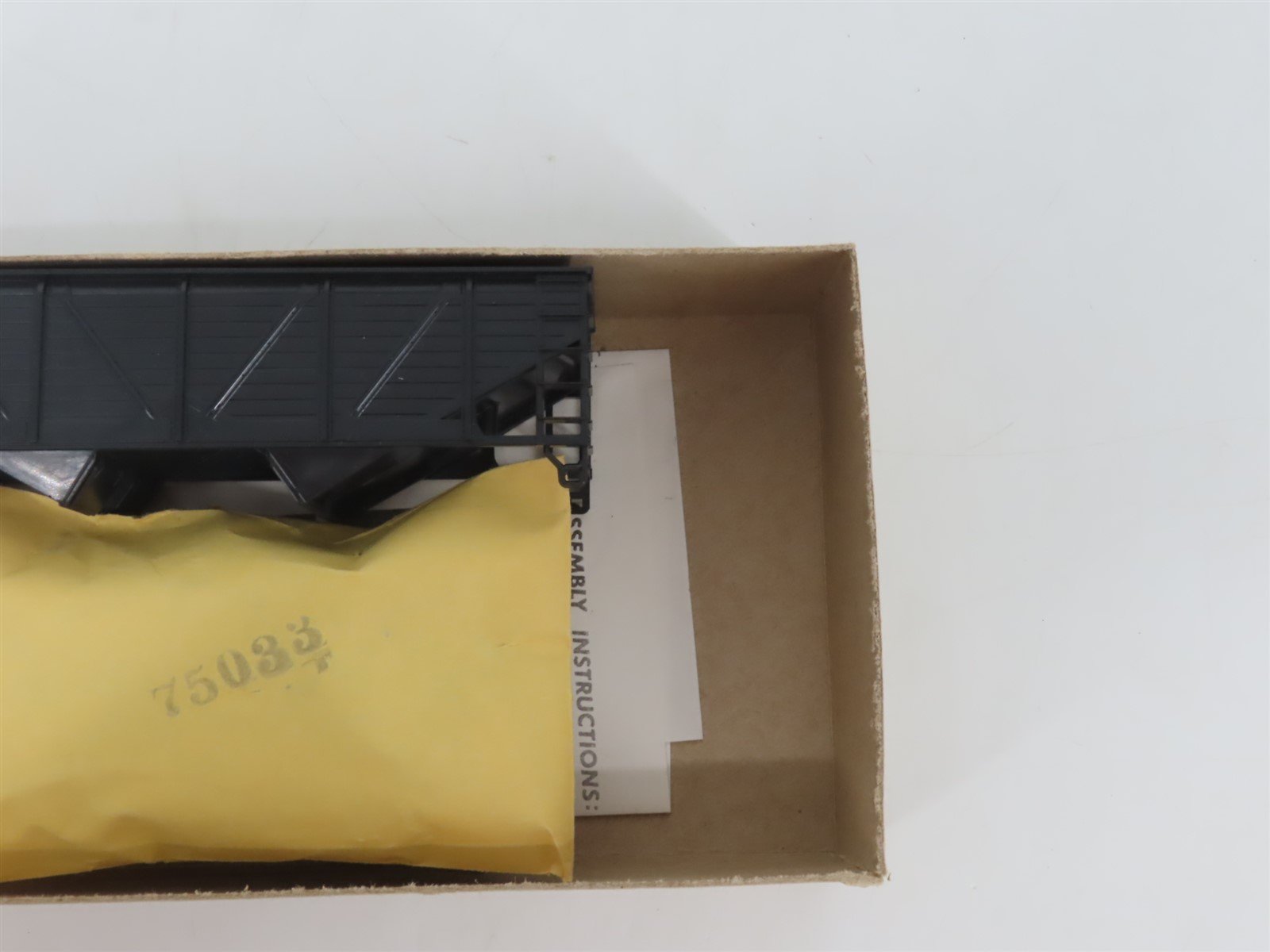 HO Scale Athearn Kit 5420 Undecorated Black 34' 2-Bay Composite Side Hopper