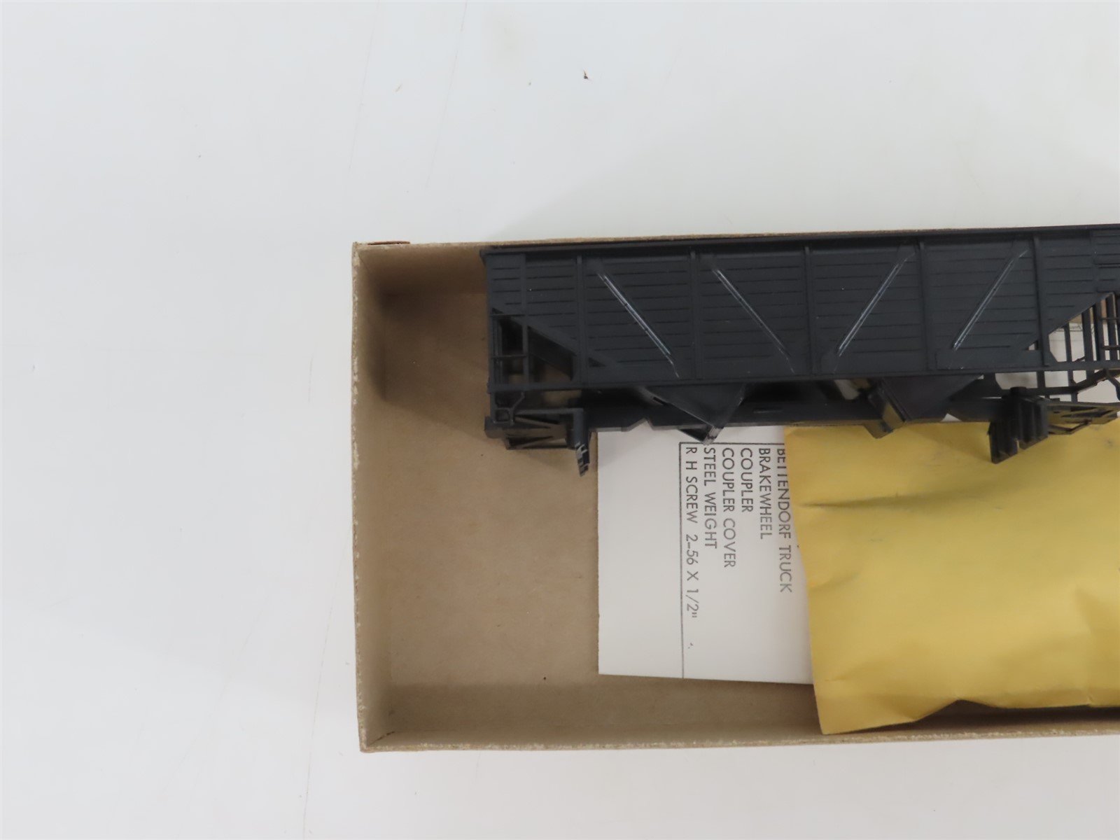 HO Scale Athearn Kit 5420 Undecorated Black 34' 2-Bay Composite Side Hopper