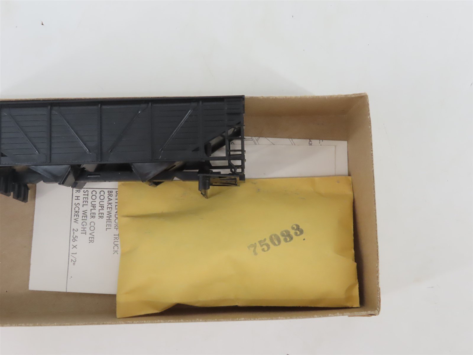 HO Scale Athearn Kit 5420 Undecorated Black 34' 2-Bay Composite Side Hopper