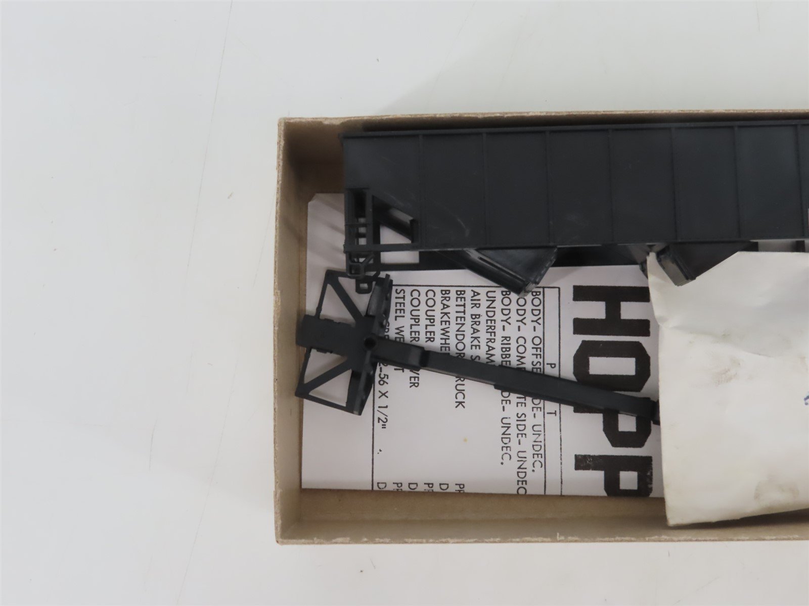 HO Scale Athearn Kit 5447 Undecorated Black 34' 2-Bay Rib Side Open Hopper