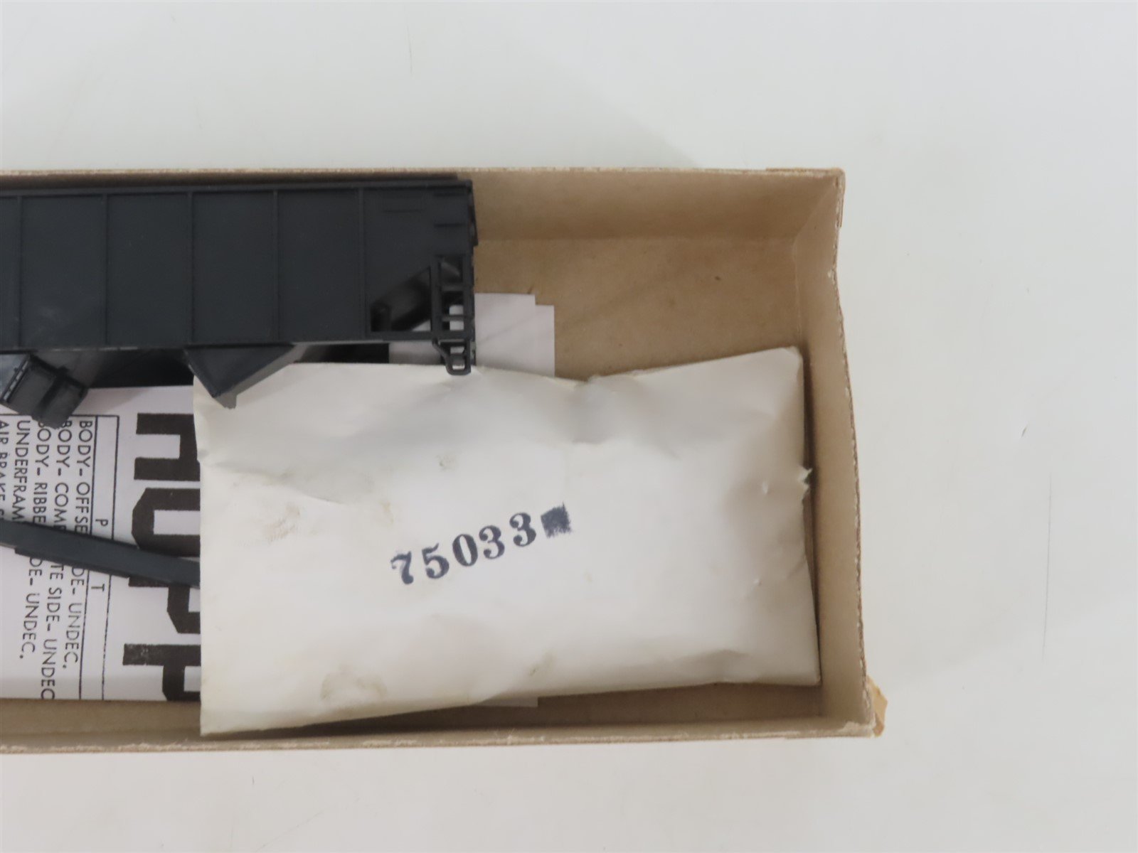 HO Scale Athearn Kit 5447 Undecorated Black 34' 2-Bay Rib Side Open Hopper