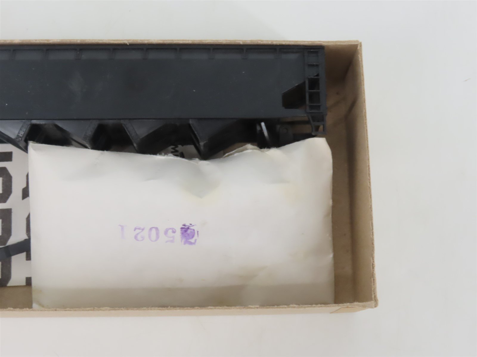 HO Scale Athearn Kit 1749 Undecorated Black 4- Bay Open Hopper