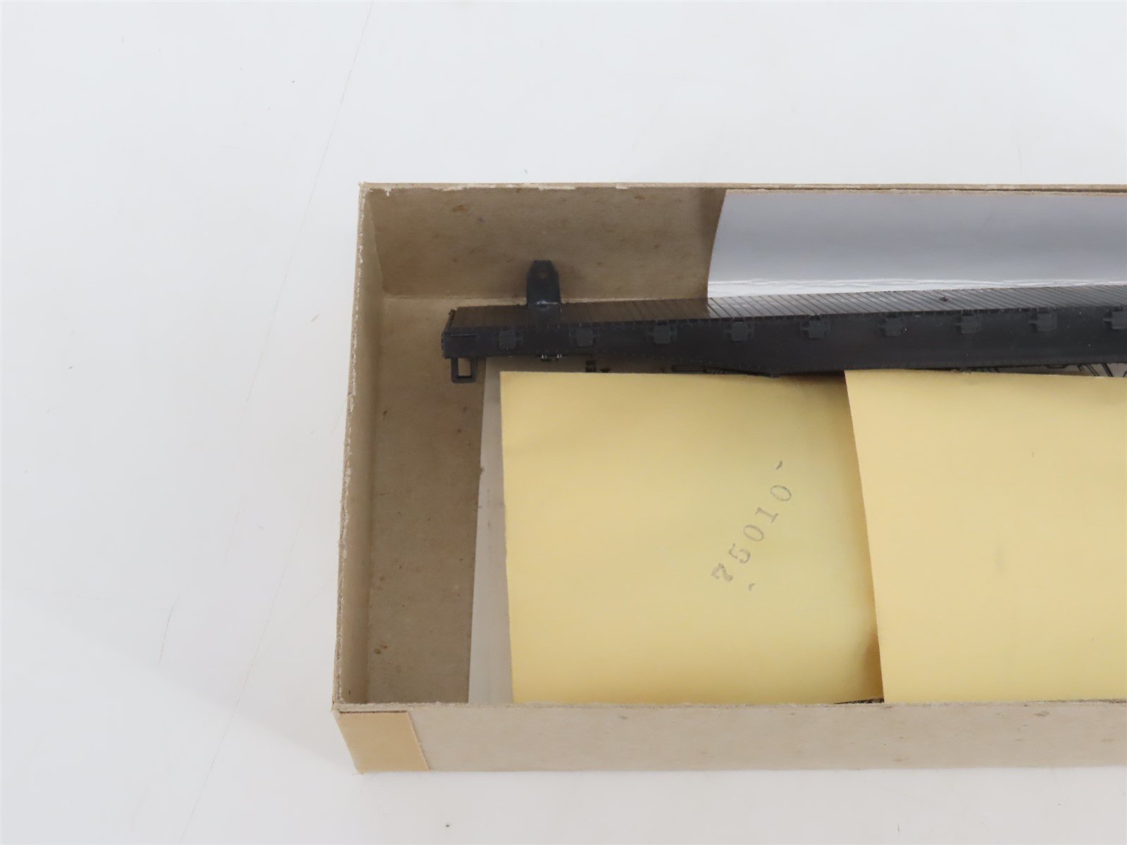 HO Scale Athearn Kit 1399 Undecorated Black 50' Flat Car