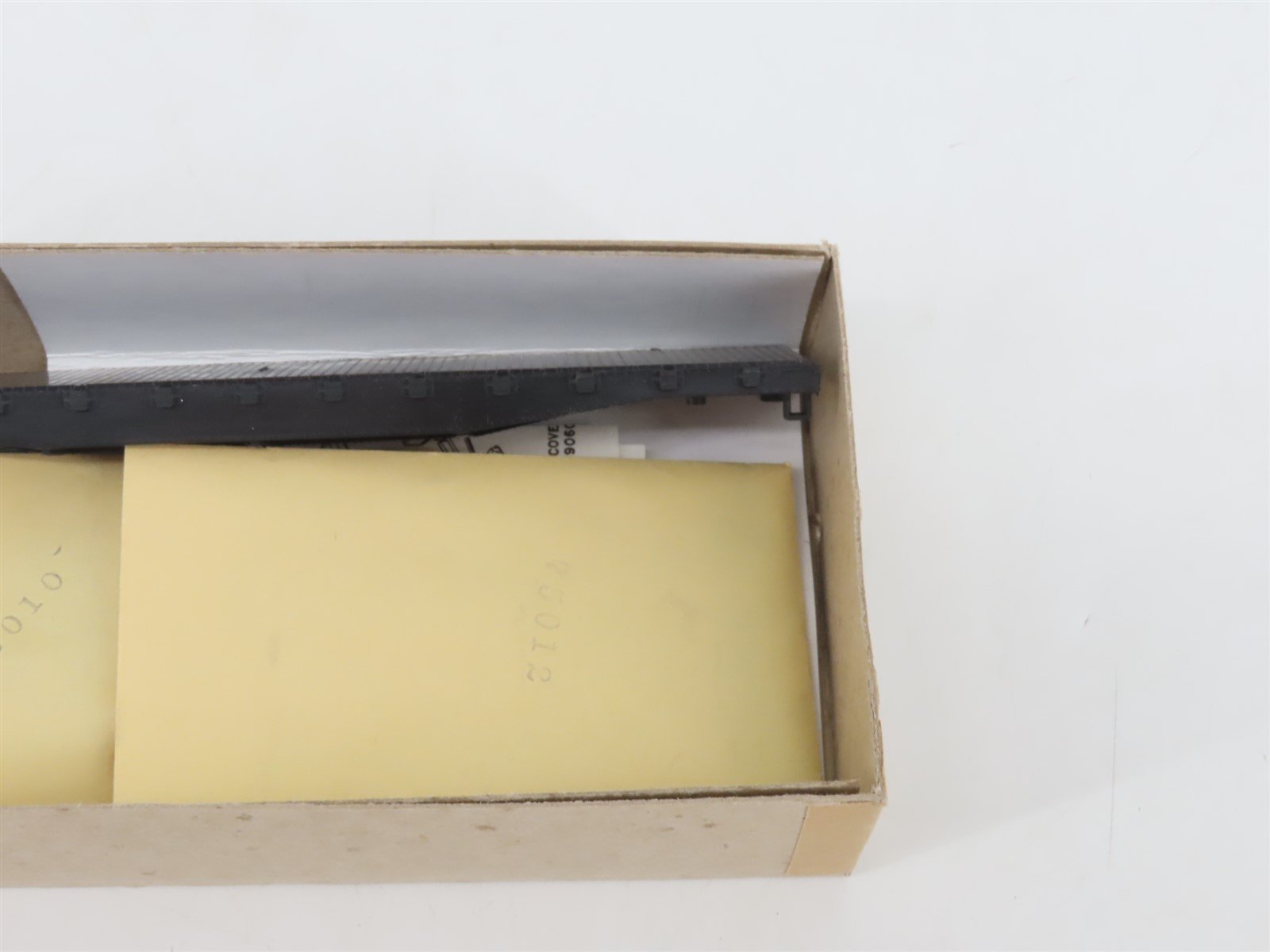 HO Scale Athearn Kit 1399 Undecorated Black 50' Flat Car