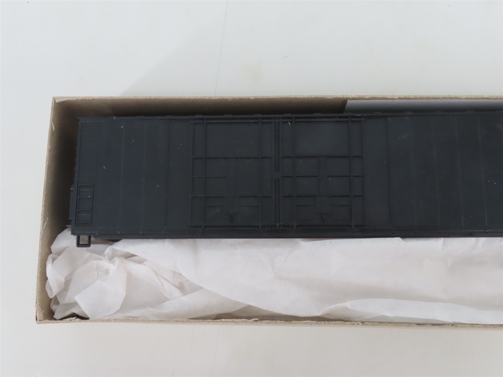 HO Scale Athearn Kit 1985 Undecorated Black 86' Hi-Cube 8-Door Box Car