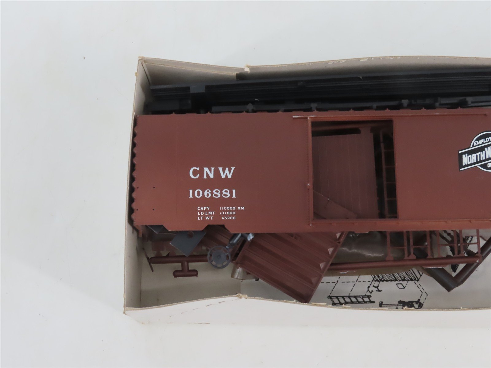 HO Scale McKean Models Master Series Kit 702 CNW 40' PS-1 Box Car #106881